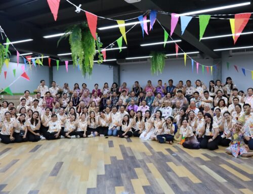 บรรยากาศอบอุ่นใจจากงานร้อยรักรดน้ำขอพรอาจารย์อาวุโสและบุคลากรอาวุโส