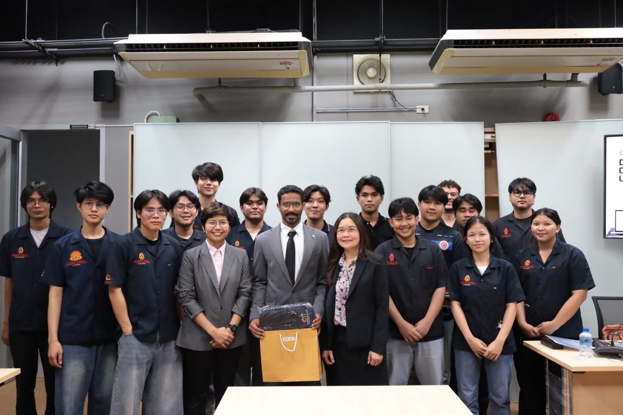 539743856_1367426125385792_2408772064486287006_n